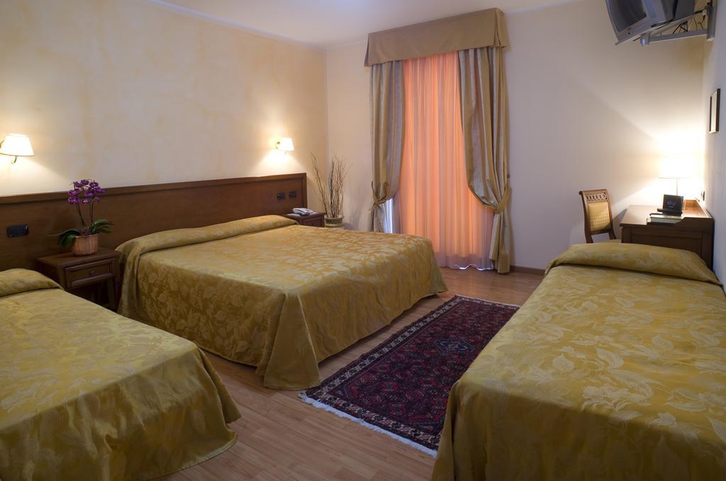Hotel Scaligero Sommacampagna Exteriör bild
