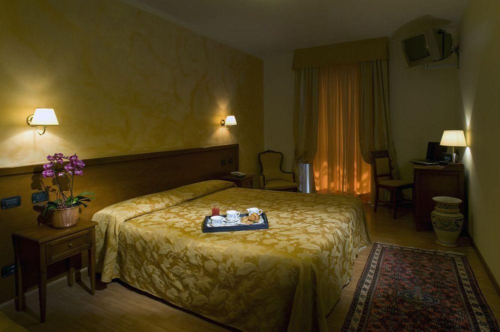 Hotel Scaligero Sommacampagna Exteriör bild