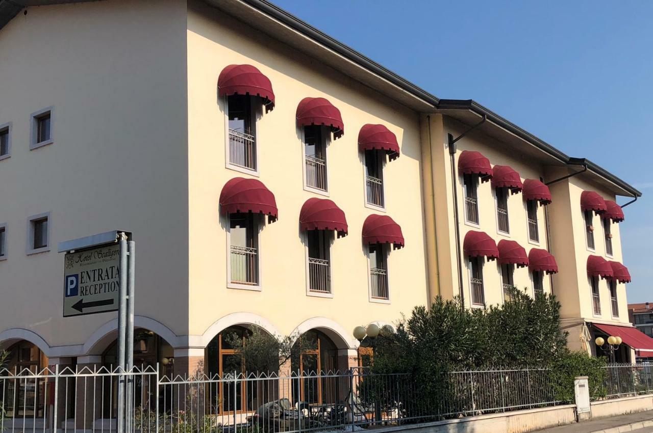 Hotel Scaligero Sommacampagna Exteriör bild
