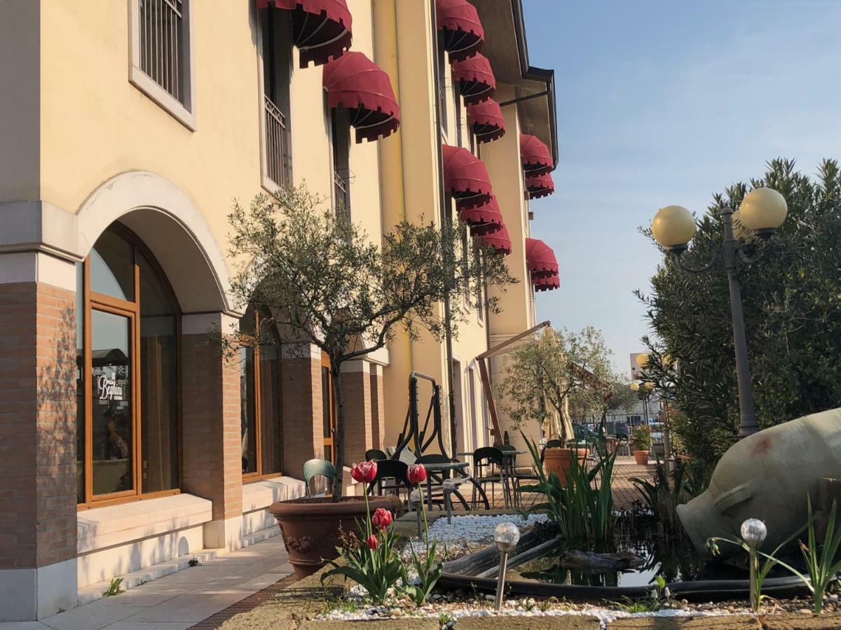 Hotel Scaligero Sommacampagna Exteriör bild
